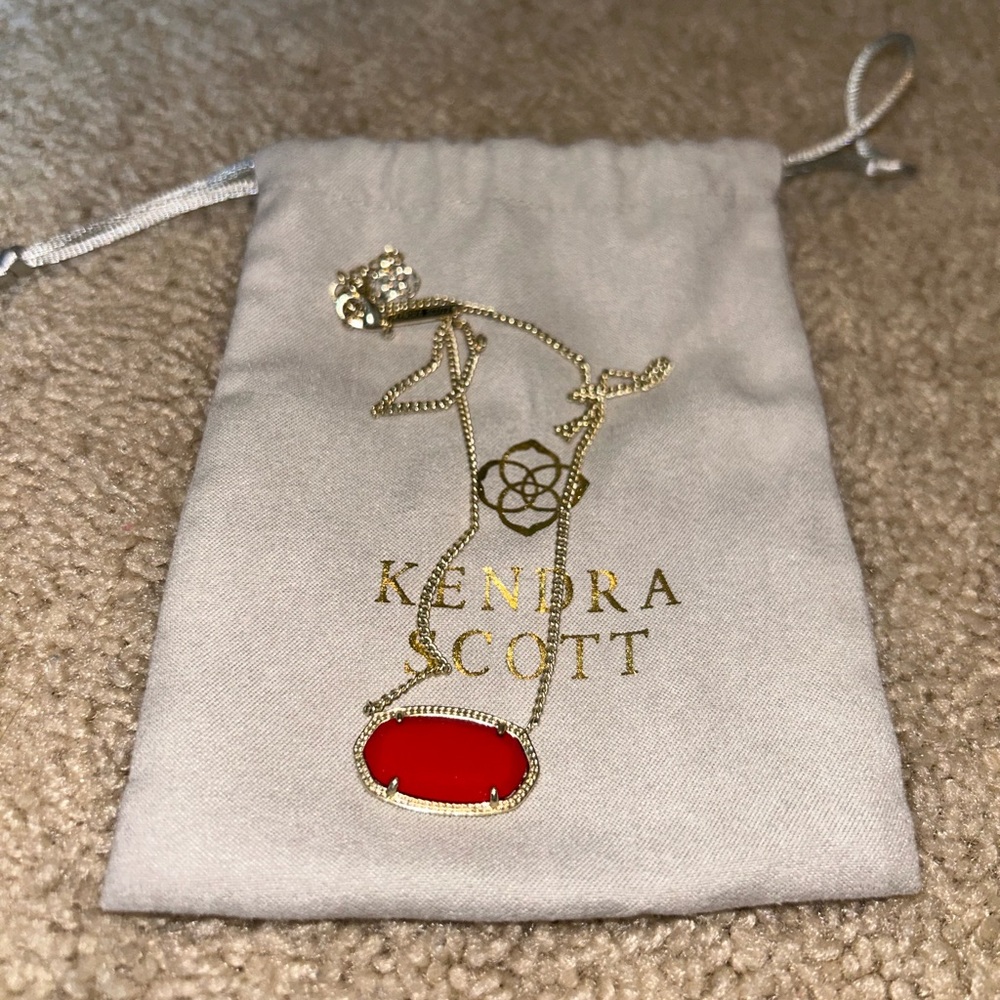 KENDRA SCOTT NECKLACE GOLD WITH RED STONE